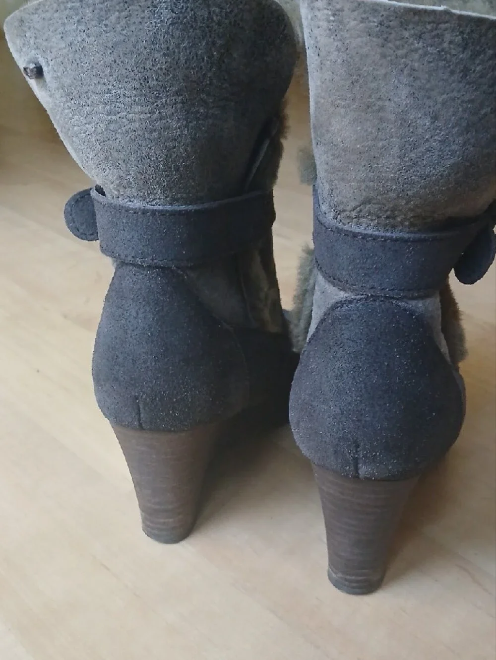 Emu wedge ankle